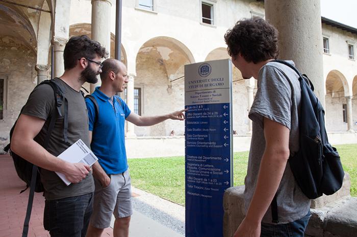 Studenti in Sant'Agostino. Photo: Laura Pietra